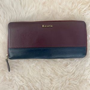 ROOTS Genuine Leather Zip Around Wallet